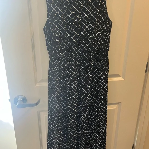 Black and White Patterned Dress - Picture 3 of 3